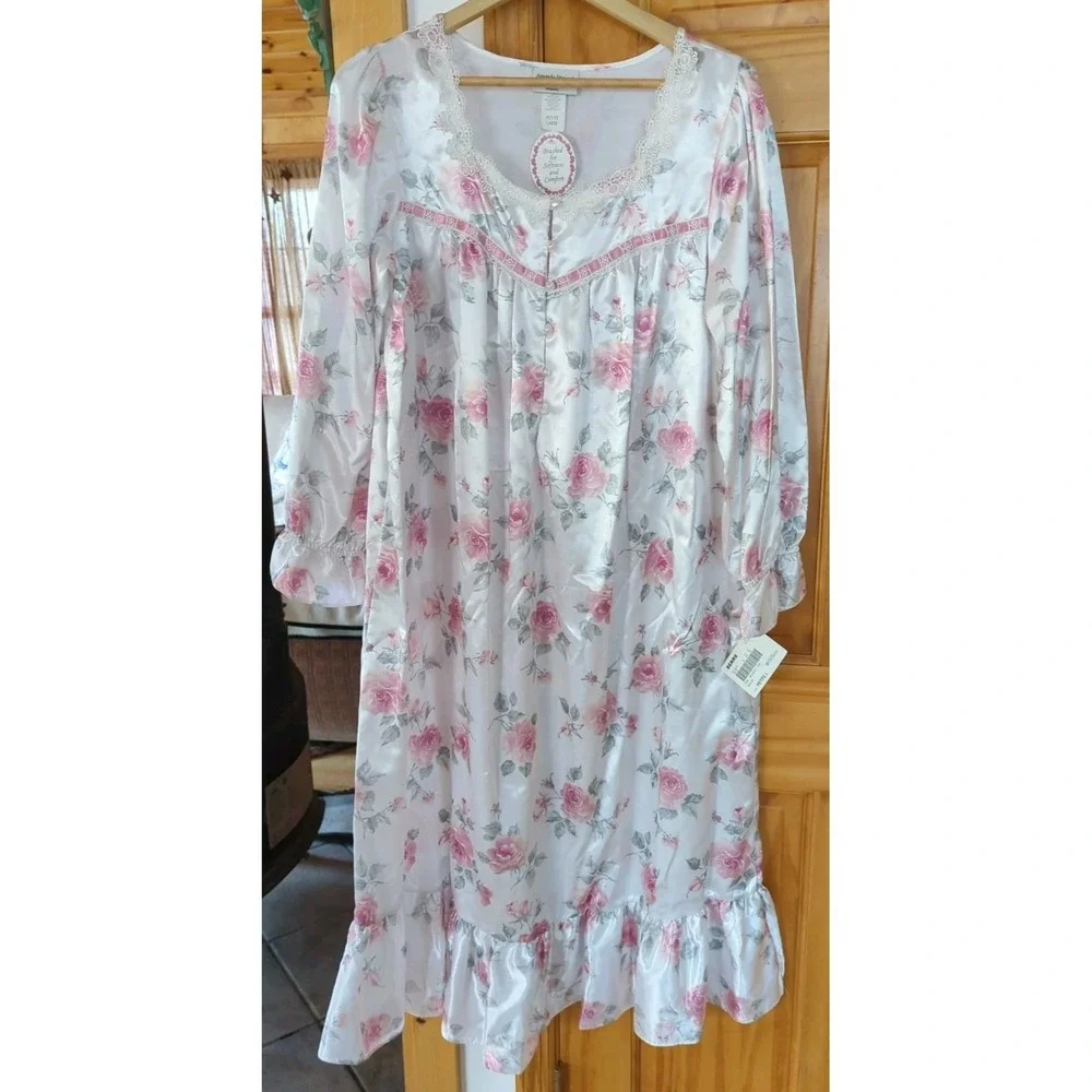 NWT AMANDA STEWART Vintage Long Sleeve Full Length Silky Nightgown Size Petite L